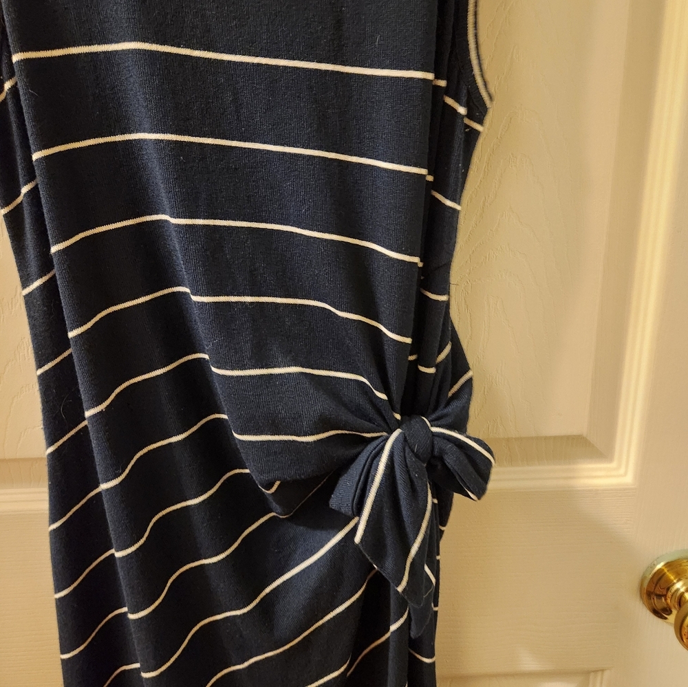 Dress, medium - Picture 2 of 3